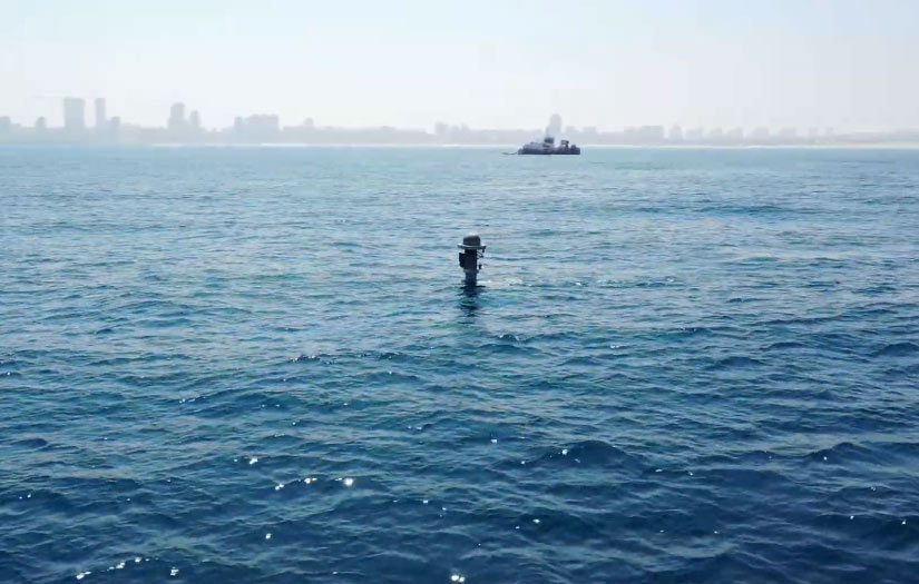 Autonomous submarine deploying sophisticated sensor arrays for real-time data processing
