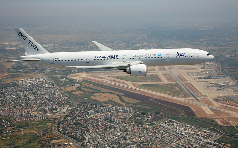 מטוס האבטיפוס ER777-300 במטס יום העצמאות