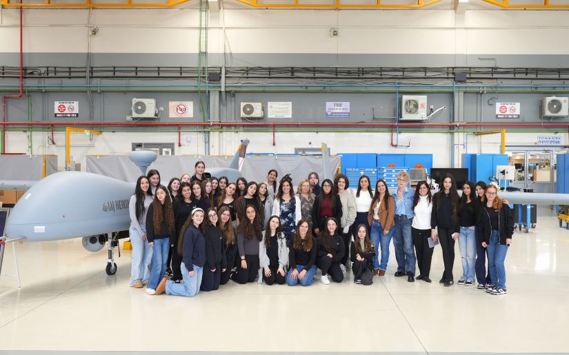 סודקות את תקרת הזכוכית: בונות מנהיגות טכנולוגיות