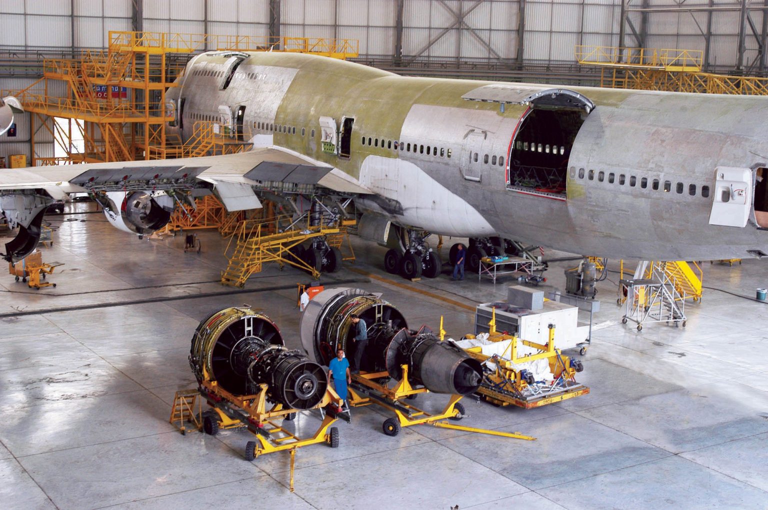 Boeing 747 cargo conversion: passenger to cargo lines