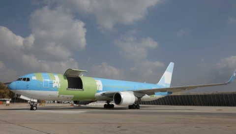 航空機・ヘリコプター ANA Cargo Boeing 767-300 Freighter 1/200 Amazon.co.jp: ANA Cargo ボーイング767-300 模型 scale1:200 : おもちゃ