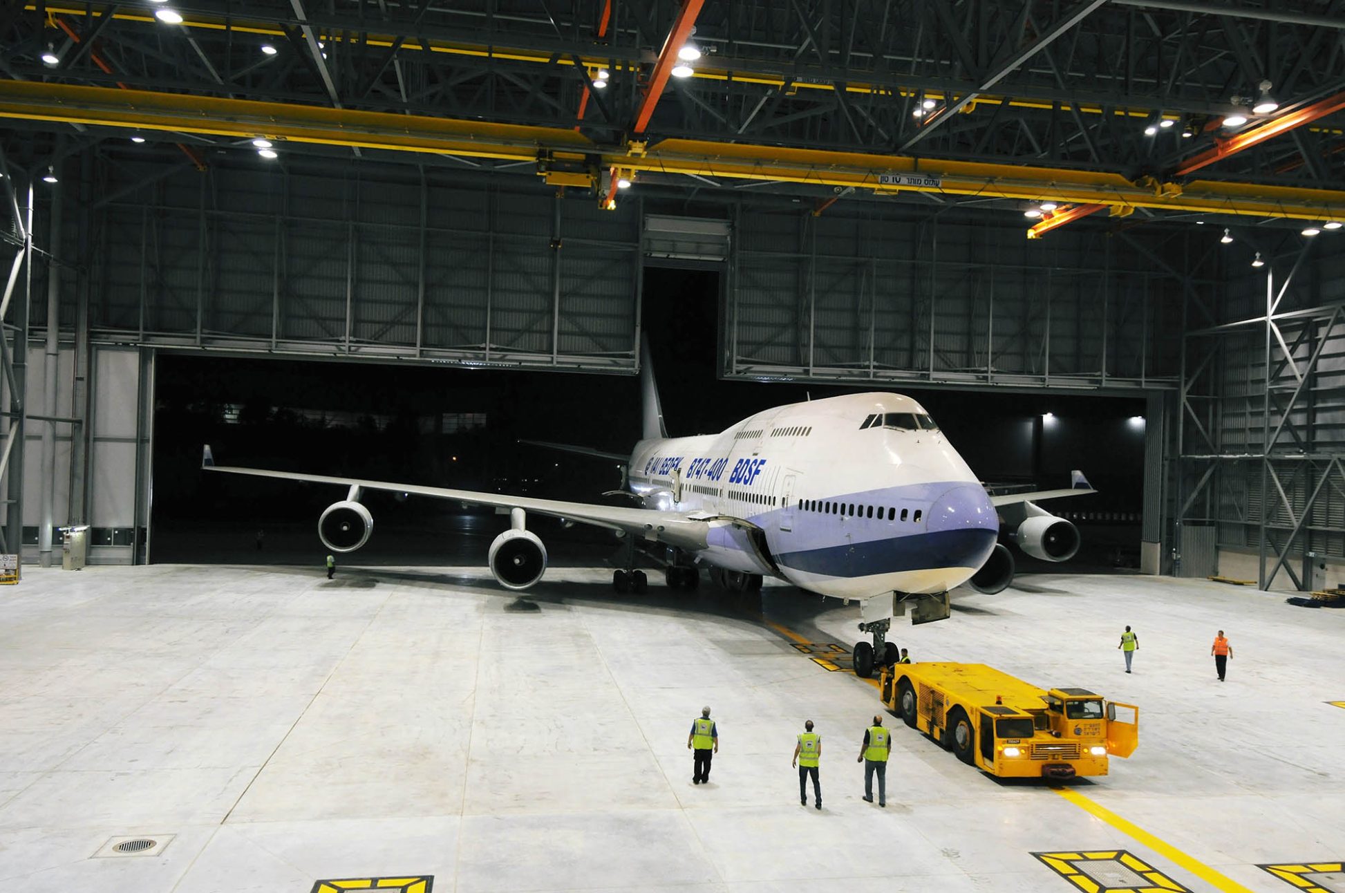 Boeing 747 cargo conversion: passenger to cargo lines