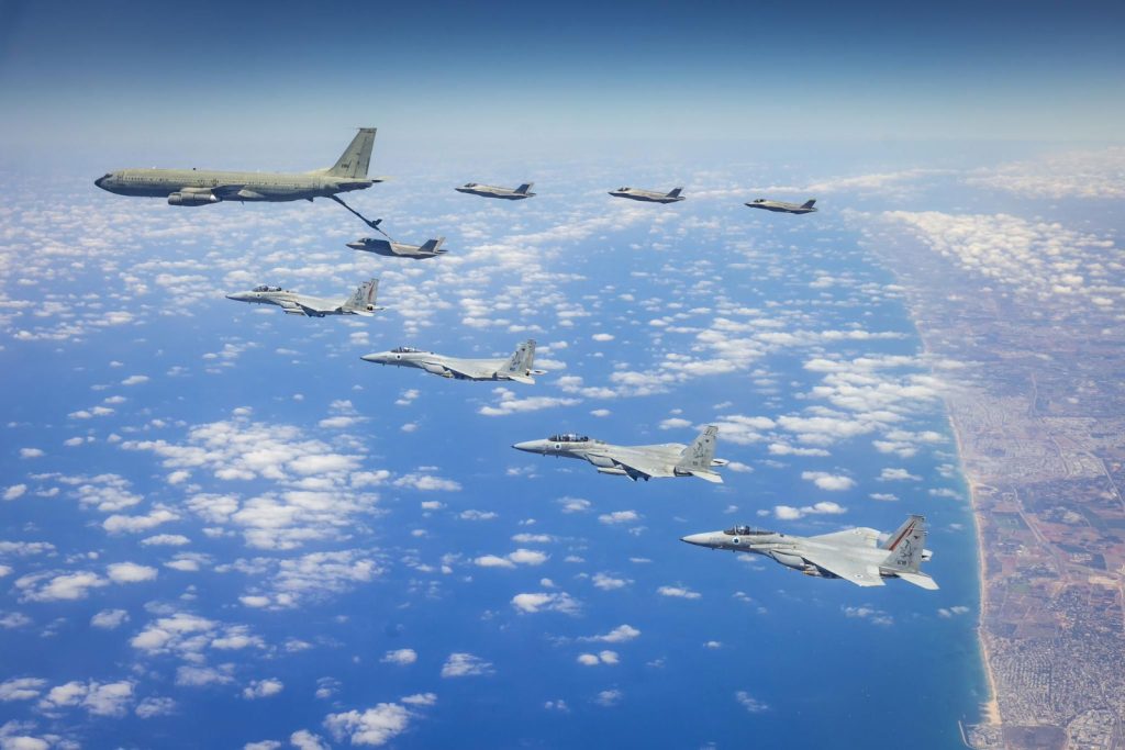 Air refueling – this is how its done